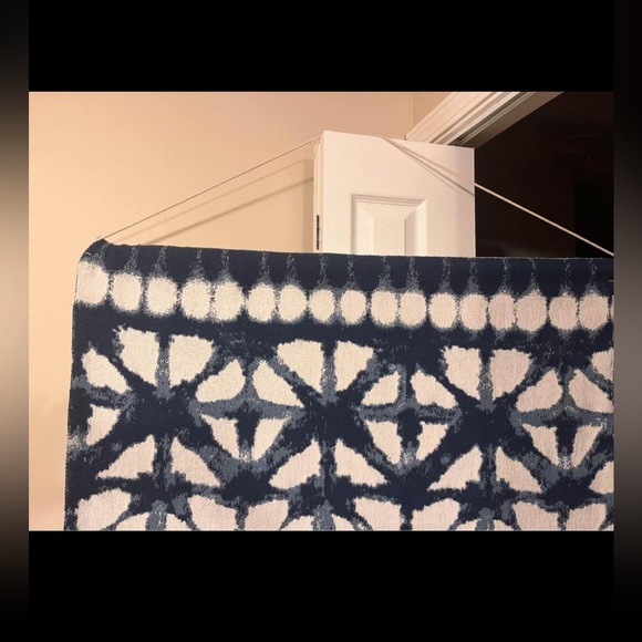 Large Two-Toned Wall Hanging Tapestry - Picture 4 of 5